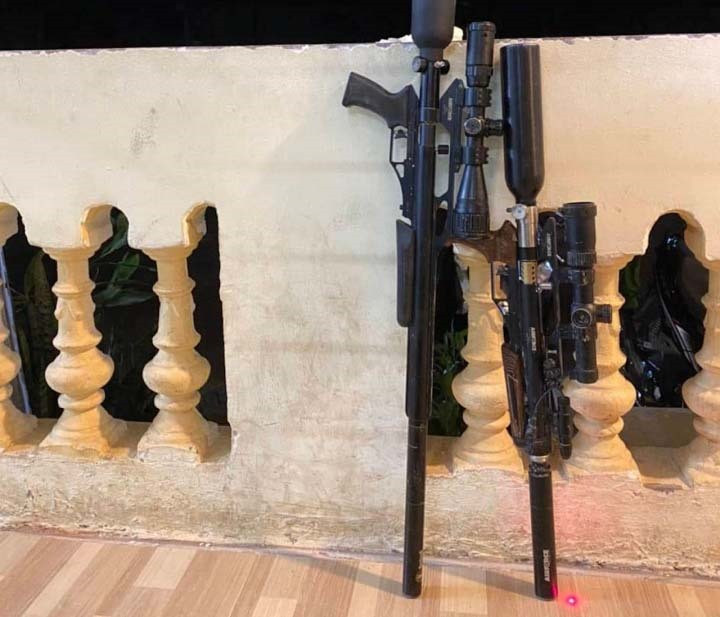 Hai khẩu súng công an thu được tại hiện trường. Hai khẩu súng công an thu được tại hiện trường.