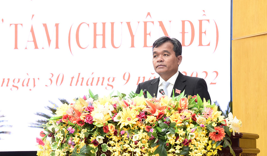 Ủy viên Ban Chấp hành Trung ương Đảng, Bí thư Tỉnh ủy, Chủ tịch HĐND tỉnh Hồ Văn Niên phát biểu khai mạc kỳ họp. Ảnh: Đức Thụy Chủ tịch HĐND tỉnh Hồ Văn Niên phát biểu khai mạc kỳ họp. Ảnh: Đức Thụy