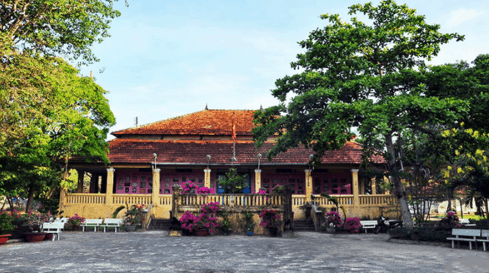 Dinh Chúa Đảo. Ảnh: Vntrip