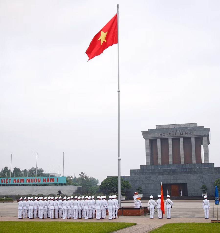 Lễ thượng cờ trên Quảng trường Ba Đình. Ảnh: Lưu Quang Phổ