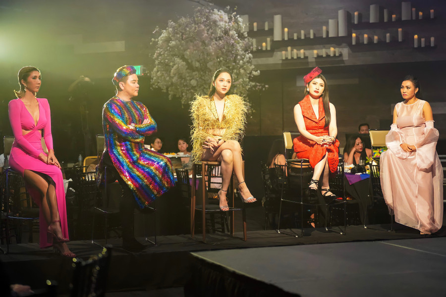 Ngọc Quyên ngồi ghế nóng vòng casting cuộc thi Miss International Queen Vietnam 2022 cùng Hoa hậu Hương Giang, ca sĩ Nguyễn Hồng Nhung, Phương Thanh, nghệ sĩ Hoài Tâm. Ảnh: NVCC