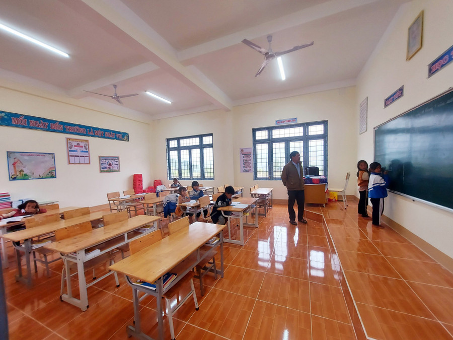 Lớp học có 25 em nhưng có 18 em HS nghỉ học