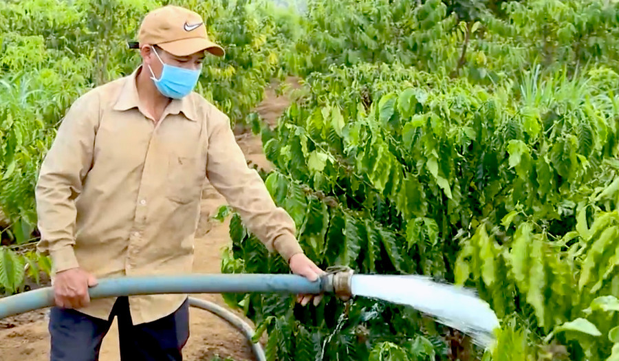 Người dân tộc thiểu số huyện Đức Cơ được hỗ trợ bằng nhiều hình thức để phát triển kinh tế gia đình, vươn lên thoát nghèo. Ảnh: Nghi Khang Người dân tộc thiểu số huyện Đức Cơ được hỗ trợ bằng nhiều hình thức để phát triển kinh tế gia đình, vươn lên thoát nghèo. Ảnh: Nghi Khang