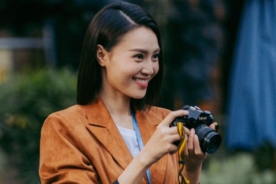 Lan Ngọc chỉ xuất hiện trong một vài phân đoạn ở MV mới của S.T Sơn Thạch. Ảnh: NVCC