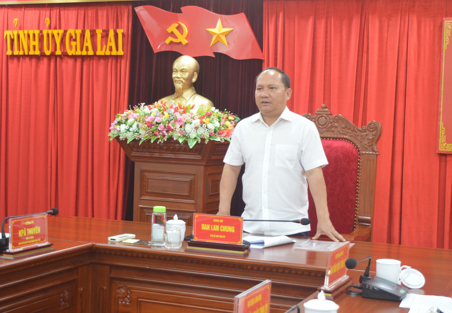 Phó Bí thư Tỉnh ủy Rah Lan Chung phát biểu kết luận hội nghị. Ảnh: Anh Huy