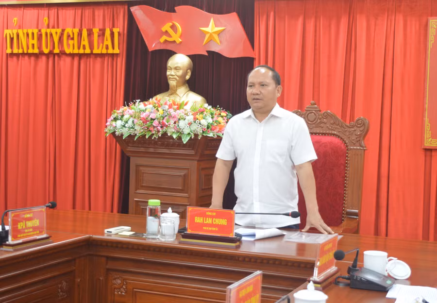 Phó Bí thư Tỉnh ủy Rah Lan Chung phát biểu kết luận hội nghị. Ảnh: Anh Huy