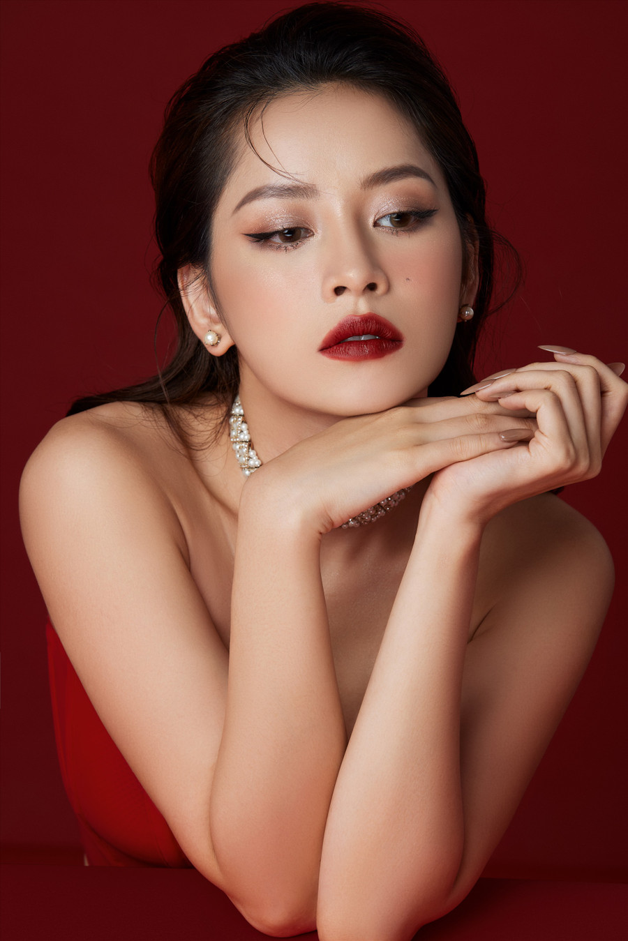 Chi Pu chia sẻ về định hướng trong nghệ thuật và các vai trò khác của mình: “Tôi muốn tạo ra những sản phẩm mà bản thân mình cũng thực sự yêu thích. Chỉ khi hài lòng với những gì mình làm, tôi mới có thể lan tỏa thông điệp ‘là chính mình' đến mọi người”.