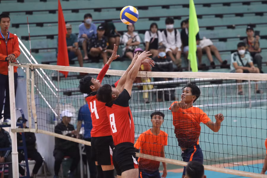 Môn bóng chuyền sẽ thi đấu theo thể thức 5 sét thắng 3 Ảnh Văn Ngọc
