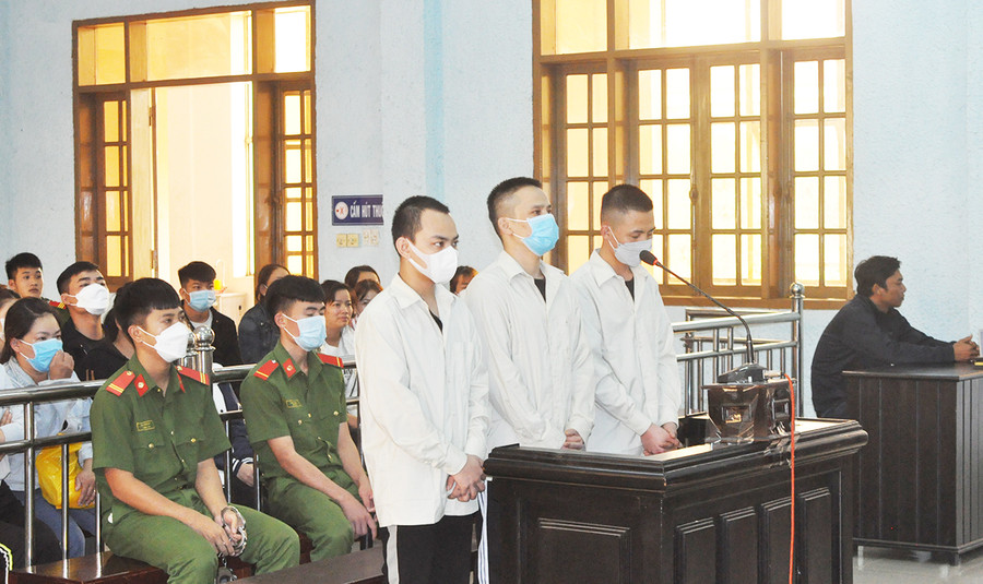  Các bị cáo tại phiên tòa. Ảnh: R'Ô HOK 