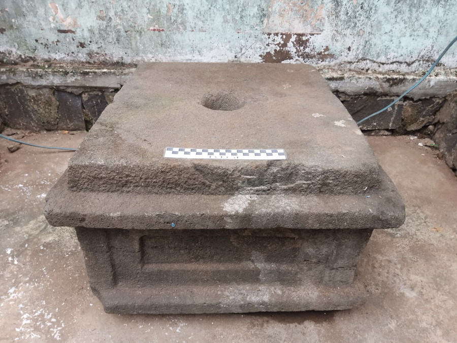 Khối đá tại nhà ông Nguyễn Công Hòe. Ảnh: Xuân Toản