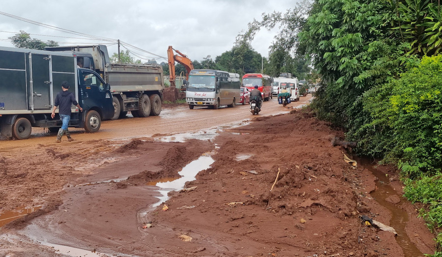 Những trận mưa lớn khiến khu vực này thường xuyên bị ách tắc giao thông. Ảnh: Hà Phương