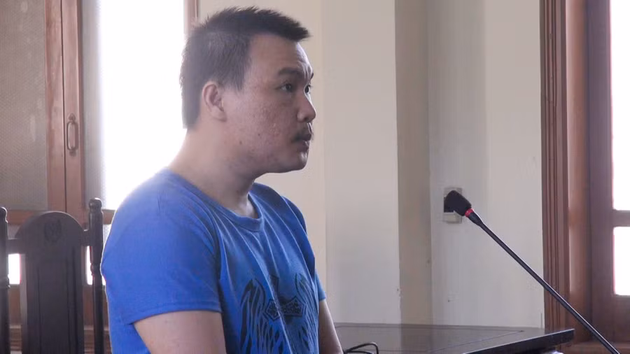  Bùi Tá Hậu tại phiên tòa. Ảnh: Hải Phong