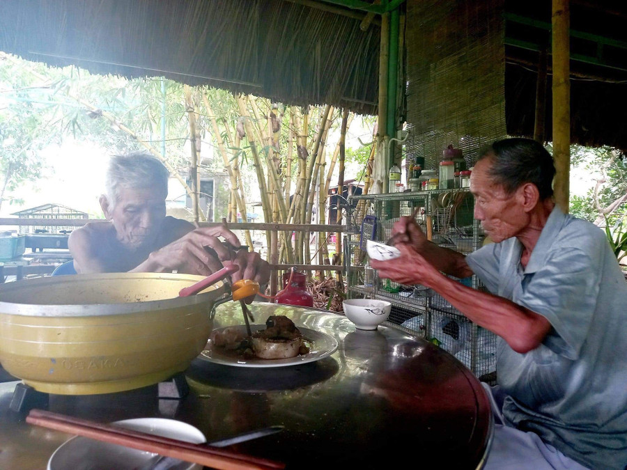 Bữa ăn tươm tất ở Thiên Đường Xanh do chính những người già ở đây chuẩn bị Bữa ăn tươm tất ở Thiên Đường Xanh do chính những người già ở đây chuẩn bị