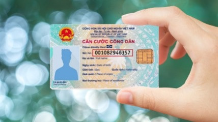 Sử dụng thẻ căn cước công dân là giấy tờ pháp lý chứng minh thông tin cá nhân. Ảnh internet Sử dụng thẻ căn cước công dân là giấy tờ pháp lý. Ảnh internet