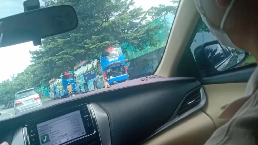 Học viên chưa đảm bảo các quy định mà lái ô tô thực hành rất dễ rước họa vào thân. Ảnh: Trần Duy Khánh