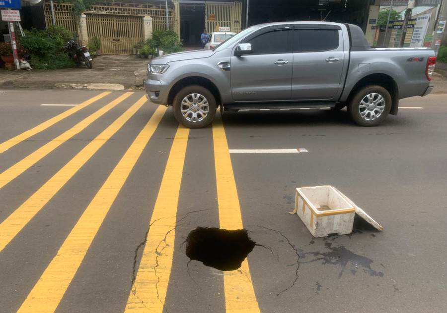 “Hố tử thần” nằm trên đường Võ Văn Kiệt.