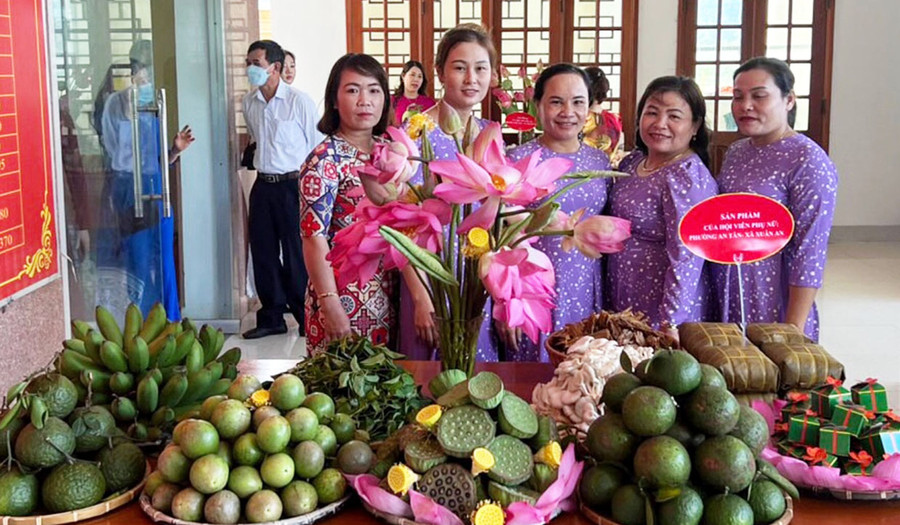 Hội LHPN thị xã An Khê có nhiều hoạt động thúc đẩy phụ nữ khởi nghiệp như trưng bày, kết nối tiêu thụ sản phẩm. Ảnh: Minh Châu Hội LHPN thị xã An Khê có nhiều hoạt động thúc đẩy phụ nữ khởi nghiệp như trưng bày, kết nối tiêu thụ sản phẩm. Ảnh: Minh Châu