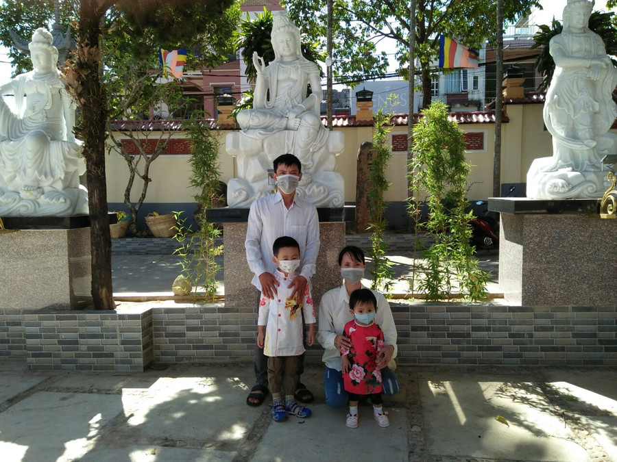 Gia đình anh H. trước khi bị lừa qua biên giới làm việc nhẹ lương cao. Ảnh: Gia đình cung cấp