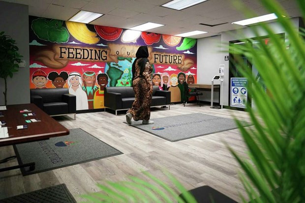 Các bị cáo lập mạng lưới công ty ma có liên hệ với tổ chức phi lợi nhuận mang tên Feeding our Future. Nguồn ourmidland