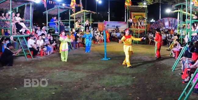 Liên hoan thu hút đông đảo khán giả đến xem. Ảnh: NGỌC NHUẬN/Báo Bình Định