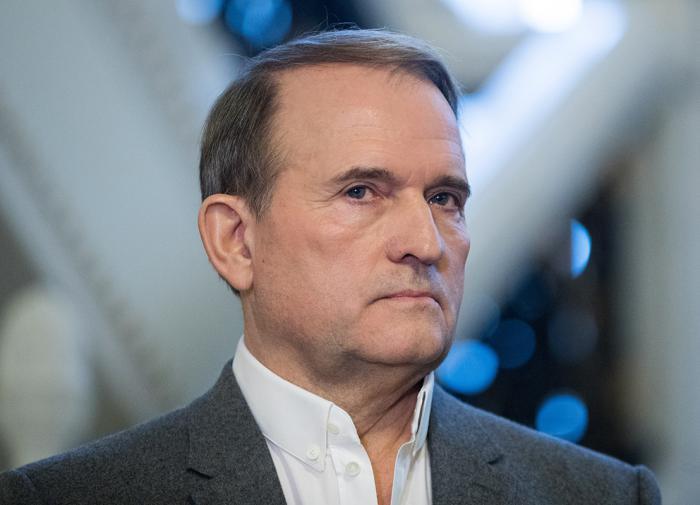 Viktor Medvedchuk, 67 tuổi, một chính trị gia Ukraine thân cận với Tổng thống Nga Vladimir Putin. Viktor Medvedchuk, 67 tuổi, một chính trị gia Ukraine thân cận với Tổng thống Nga Vladimir Putin.