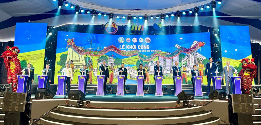 Lễ khởi công Tổ hợp nông nghiệp ứng dụng công nghệ cao DHN Gia Lai do Tập đoàn De Heus (Hà Lan) và Tập đoàn Hùng Nhơn đầu tư tại huyện Chư Pưh. Ảnh: Hà Duy