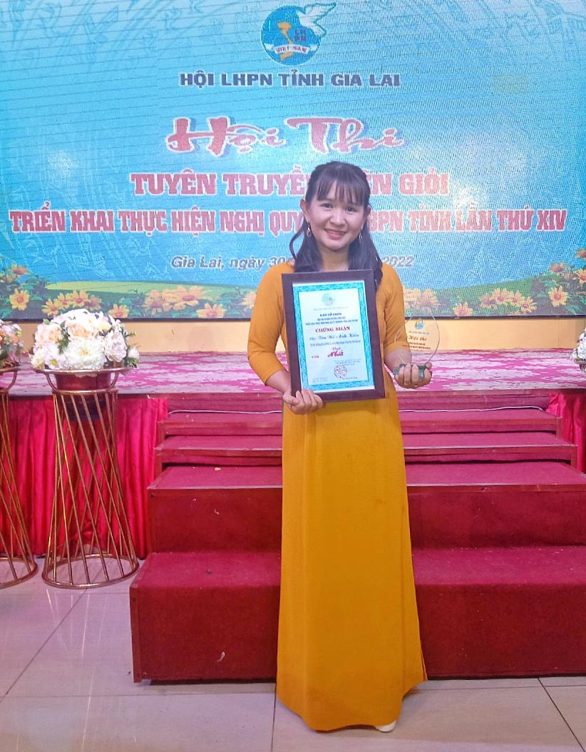 Chị Tôn Nữ Ánh Kiều xuất sắc giành giải quán quân hội thi tuyên truyền viên giỏi cấp tỉnh. Ảnh: Minh Châu