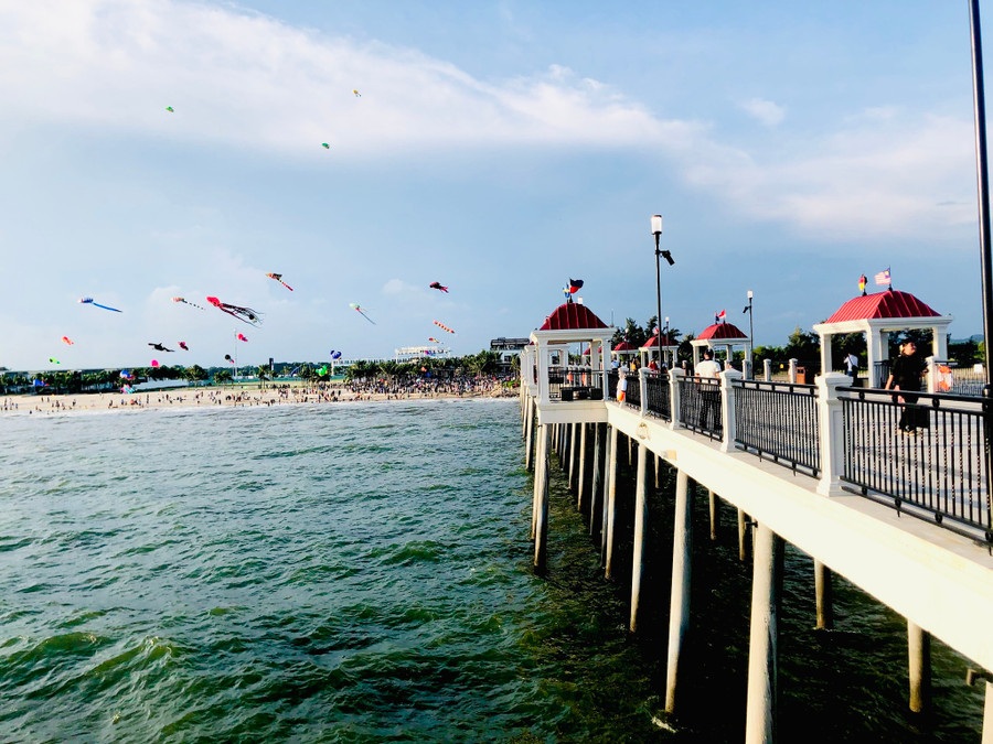  Cầu ngắm biển có chiều dài 300m. 