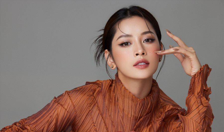 Gia nhập làng giải trí với hình ảnh “kẹo ngọt” được giới trẻ ưa chuộng những năm 2009, Chi Pu duy trì sự ấn tượng với công chúng qua các năm nhờ việc không ngừng phát triển hình ảnh cá nhân. Cô luôn là tâm điểm mỗi lần xuất hiện nhờ nét đẹp nổi bật và phong cách thời trang trẻ trung, hiện đại.