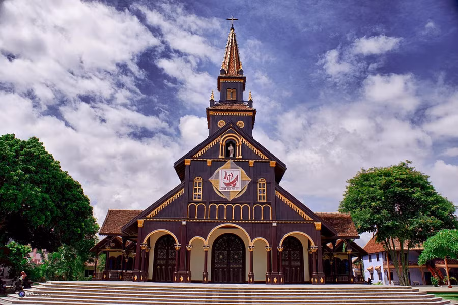 Nhà thờ gỗ Kon Tum Ảnh: Du lịch Kon Tum