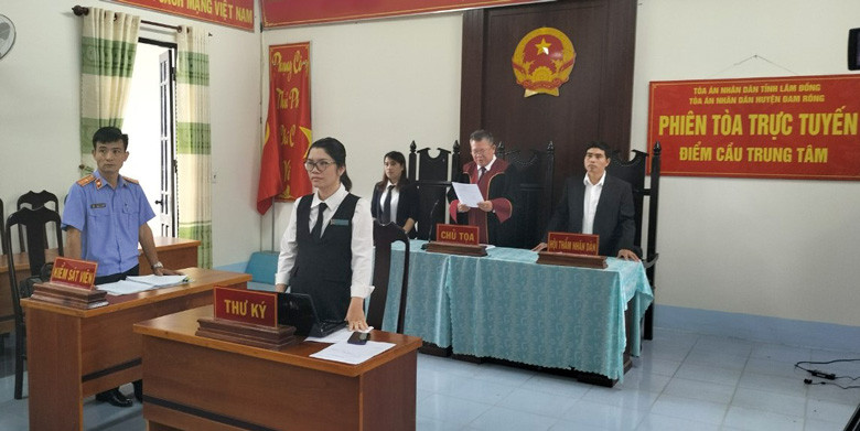  Toàn cảnh phiên tòa xét xử trực tuyến