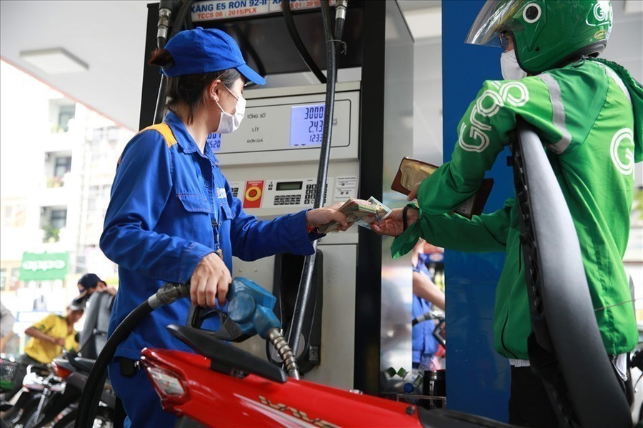 Giá xăng dầu ngày 12.9 có thể giảm tiếp.