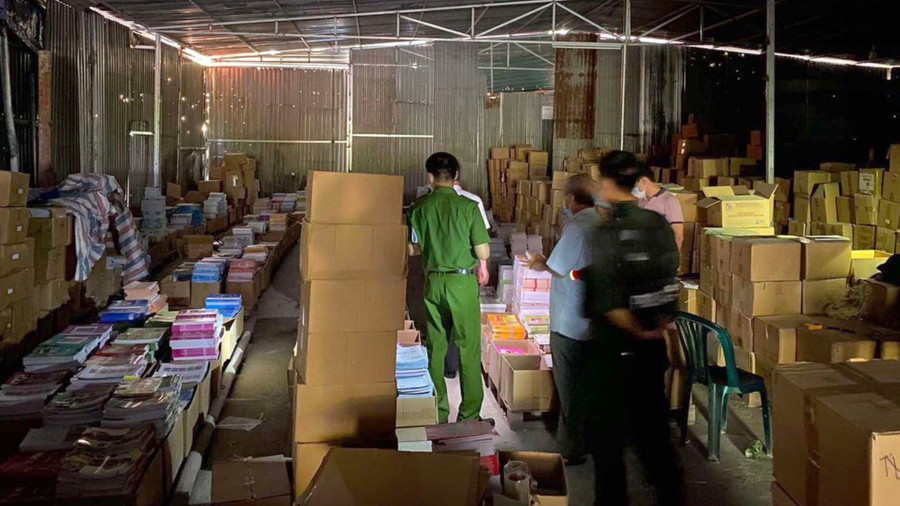 Một kho tập kết sách giả của Cao Thị Minh Thuận. Ảnh: Công an cung cấp Một kho tập kết sách giả của Cao Thị Minh Thuận. Ảnh: Công an cung cấp