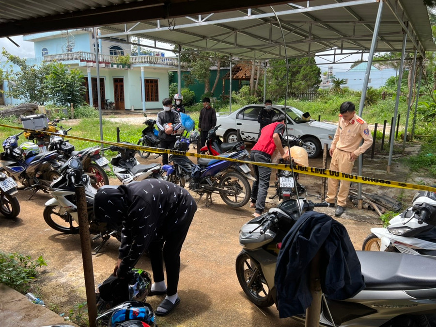 Nhiều phượt thủ quay đầu nhưng không thoát được. Ảnh: A.T