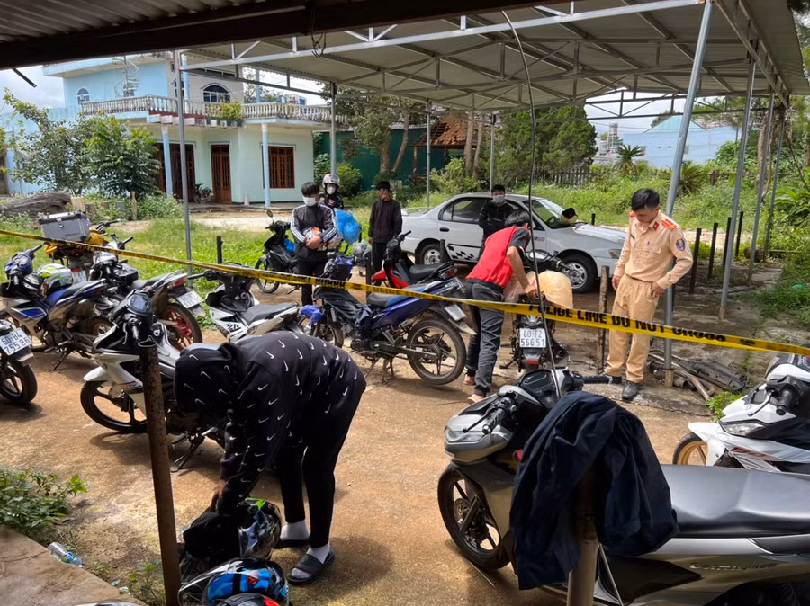 Nhiều phượt thủ quay đầu nhưng không thoát được. Ảnh: A.T