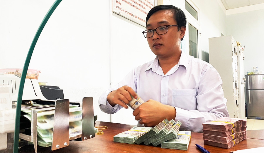 Agribank là một trong những ngân hàng thương mại tích cực triển khai chương trình hỗ trợ lãi suất. Ảnh: Sơn Ca  Agribank là một trong những ngân hàng thương mại tích cực triển khai chương trình hỗ trợ lãi suất. Ảnh: Sơn Ca