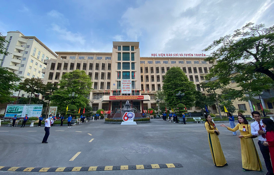 Học viện Báo chí và Tuyên truyền đón nhận Huân chương Độc lập hạng ba ảnh 3 Học viện Báo chí và Tuyên truyền được Bộ Giáo dục và Đào tạo chọn xây dựng thí điểm mô hình