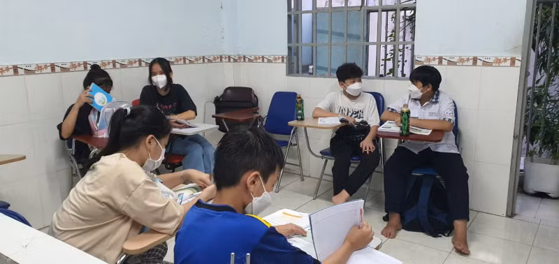 Nhờ sự kèm cặp, bổ túc kiến thức mà những đứa trẻ này có sự tiến bộ rõ rệt trong học tập ở trường