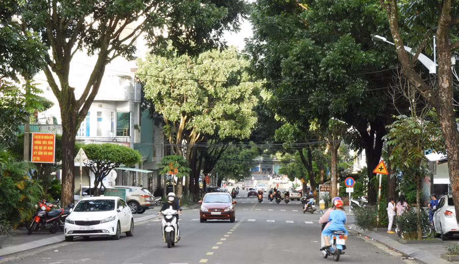 Diện mạo khởi sắc của đường Lê Hồng Phong TP. Pleiku. Ảnh: Thanh Nhật