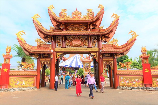 Cổng vào Nhà tưởng niệm Đại tướng Võ Nguyên Giáp. Ảnh nguồn tienphong.vn Cổng vào Nhà tưởng niệm Đại tướng Võ Nguyên Giáp. Ảnh nguồn tienphong.vn