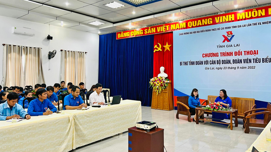 Quang cảnh chương trình đối thoại. Ảnh: Phan Lài