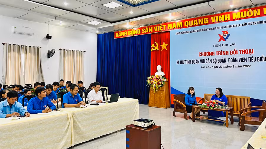 Quang cảnh chương trình đối thoại. Ảnh: Phan Lài