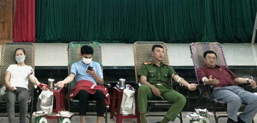 Quang cảnh buổi hiến máu. Ảnh: Hồng Ngọc