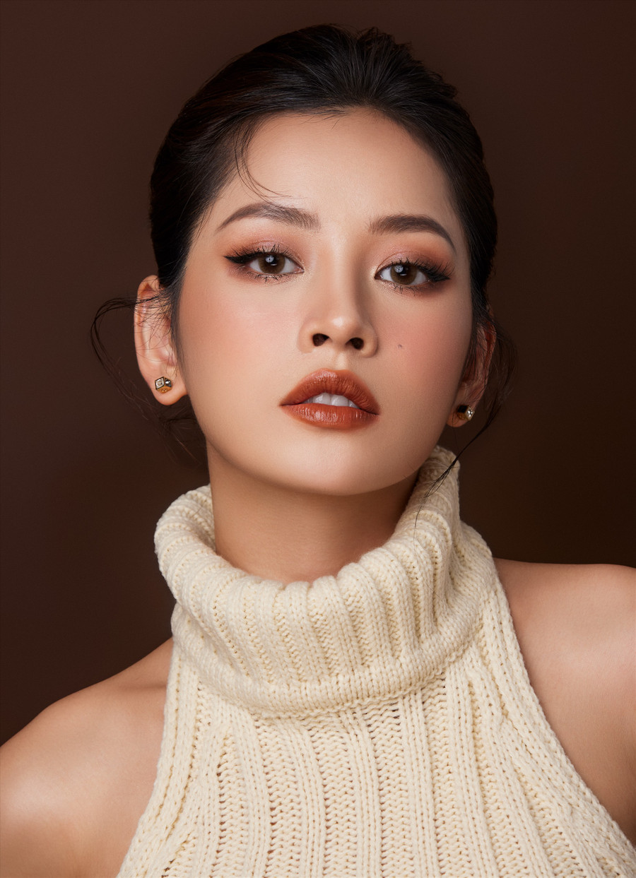 Trong bộ ảnh mới, Chi Pu biến hóa từ phong cách từ ngọt ngào, trẻ trung đến gợi cảm, cá tính.