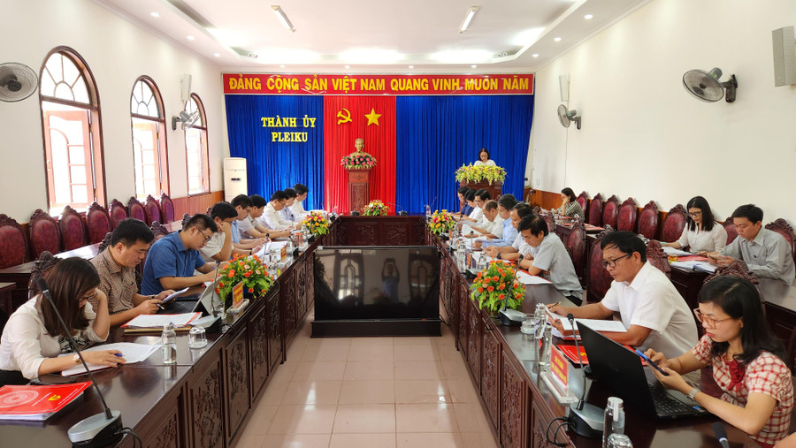 Quang cảnh buổi làm việc. Ảnh: Bá Bính