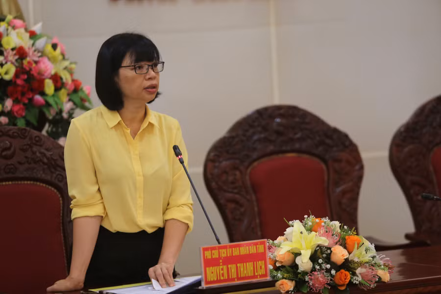 Phó Chủ tịch UBND tỉnh Nguyễn Thị Thanh Lịch chủ trì cuộc họp Ảnh Văn Ngọc 