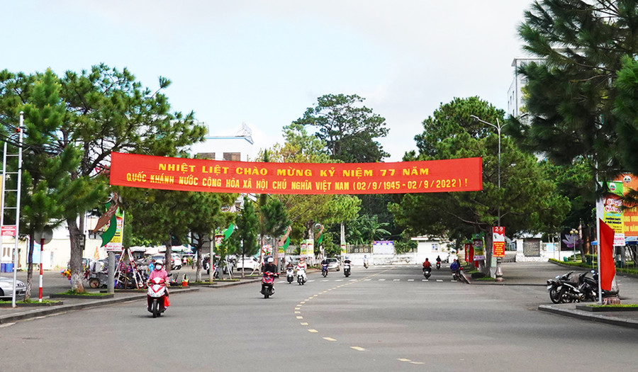 1 Phố phường Pleiku yên bình trong ngày Tết độc lập- Ảnh Mộc Trà