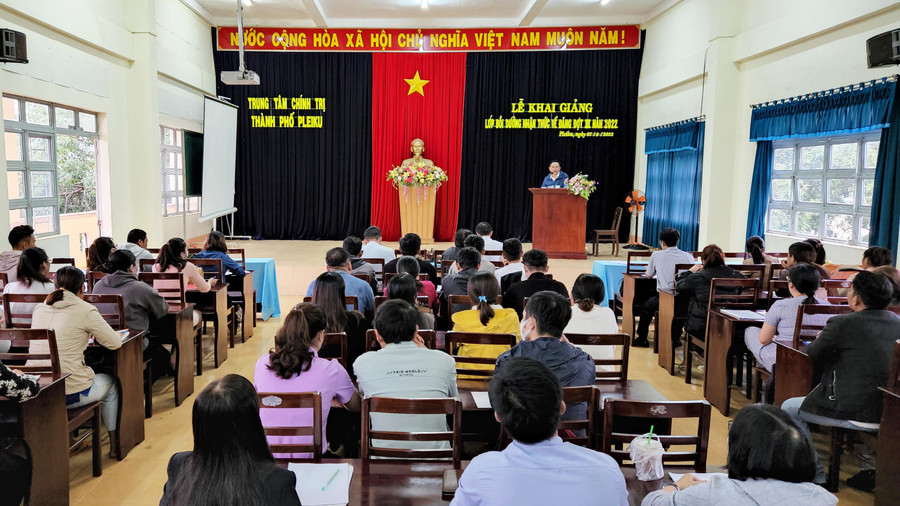 Quang cảnh buổi lễ khai giảng. Ảnh: Bá Bính