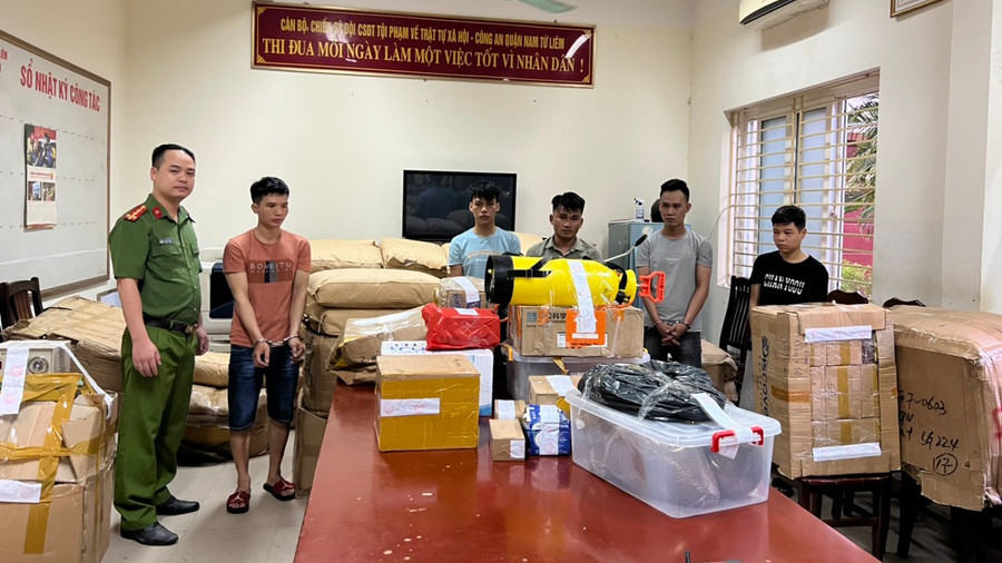 Tang vật cùng các đối tượng liên quan. Tang vật cùng các đối tượng liên quan