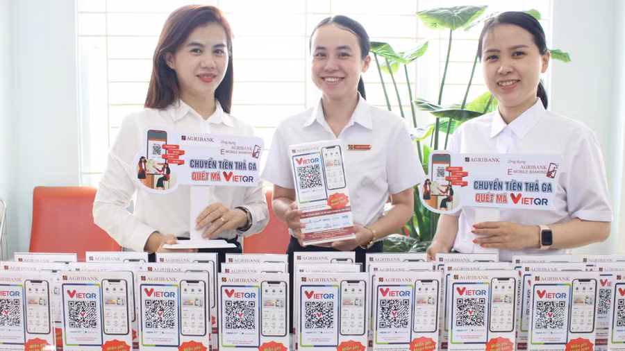 Agribank Đông Gia Lai hướng tới mục tiêu trao 1.500 mã VietQR cho khách hàng vào cuối năm 2022. Ảnh: Sơn Ca